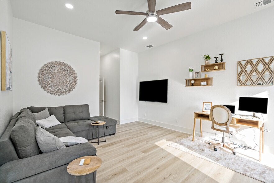 Building Photo - 506 E Evergreen St