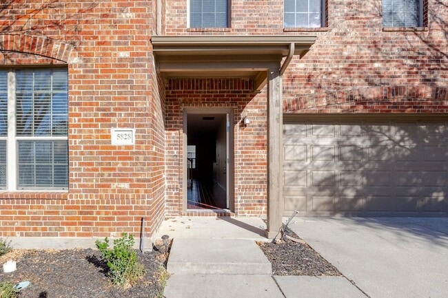 Building Photo - 5828 Pebble Ridge Dr