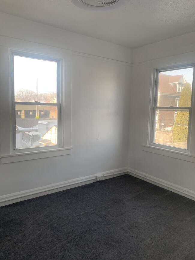 Building Photo - 525 Sunnyside Ave