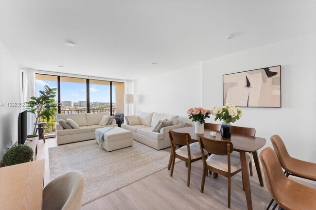 Building Photo - 1470 NE 123rd St