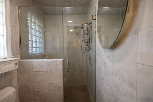 Building Photo - 7546 Maple Tree Dr
