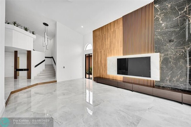 Building Photo - 6488 Via Rosa