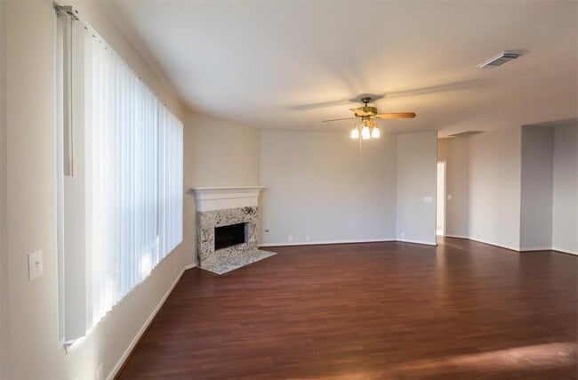 Building Photo - 2511 Sun Spot Ln