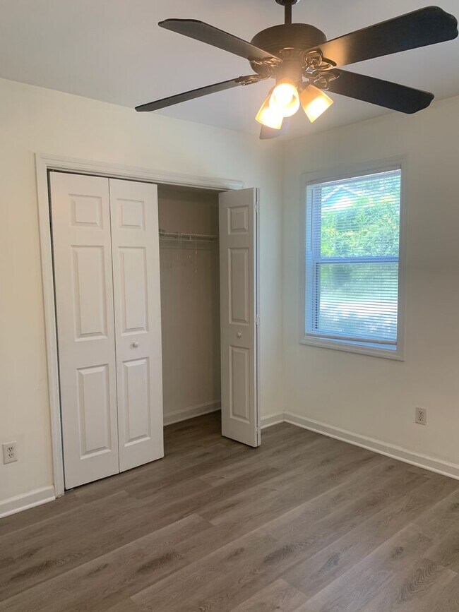 Building Photo - $500 OFF 1ST MONTH'S RENT! 3 Bedroom 2 Bath House Available Now!