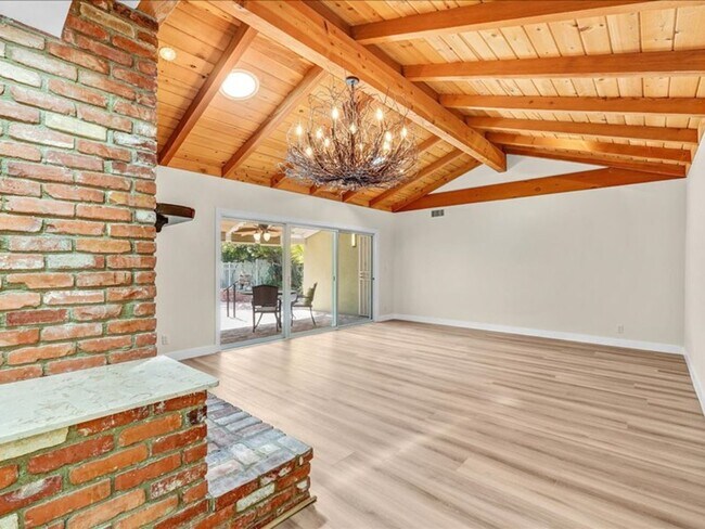 Building Photo - Welcome to this charming 3-bedroom, 2-bath...
