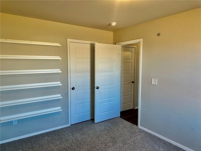 Building Photo - 920 Queen St