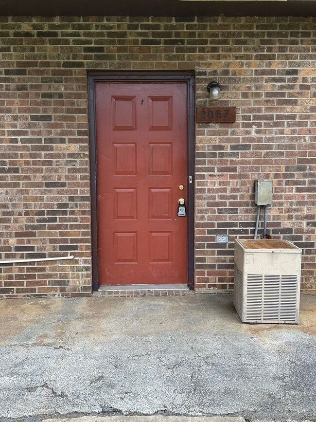 Primary Photo - 1 Bedroom,1 Bath Apartment Colonial Height...