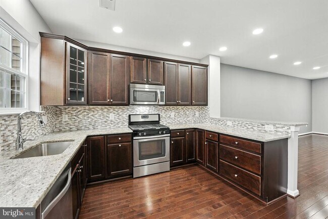Building Photo - 7416 Riding Meadow Way