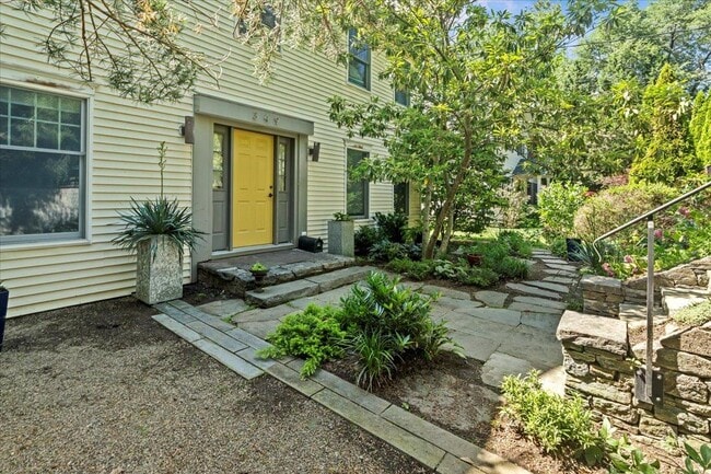 Building Photo - 349 Warburton Ave
