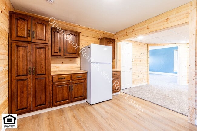 Building Photo - 1703 Sprott St