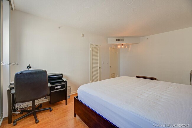 Building Photo - 3001 S Ocean Dr