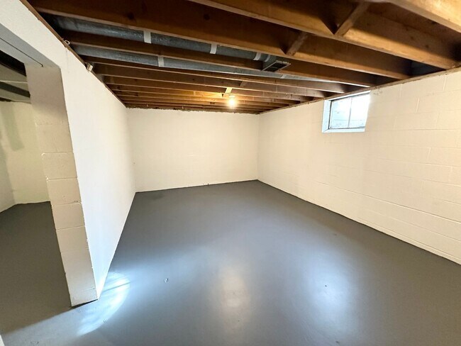 Building Photo - 3043 Mt Holyoke Rd