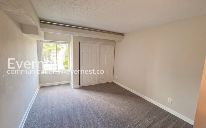 Building Photo - 75 S Reynolds St