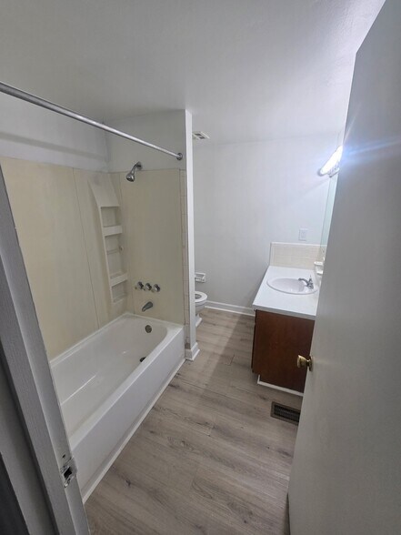 Building Photo - 6538-6552-6552 Conway Dr