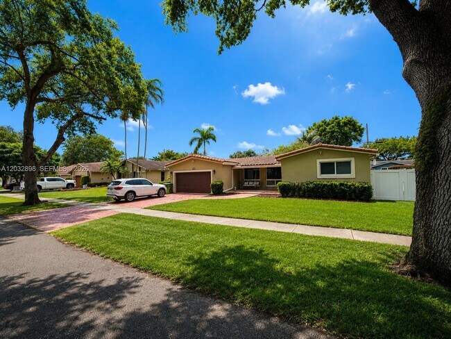 Building Photo - 8907 SW 49th Ct