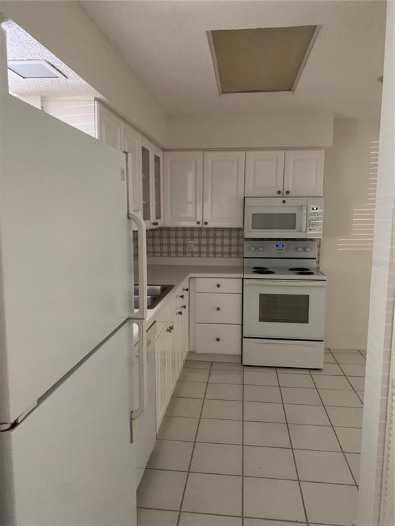 Building Photo - 2216 Bahia Vista St