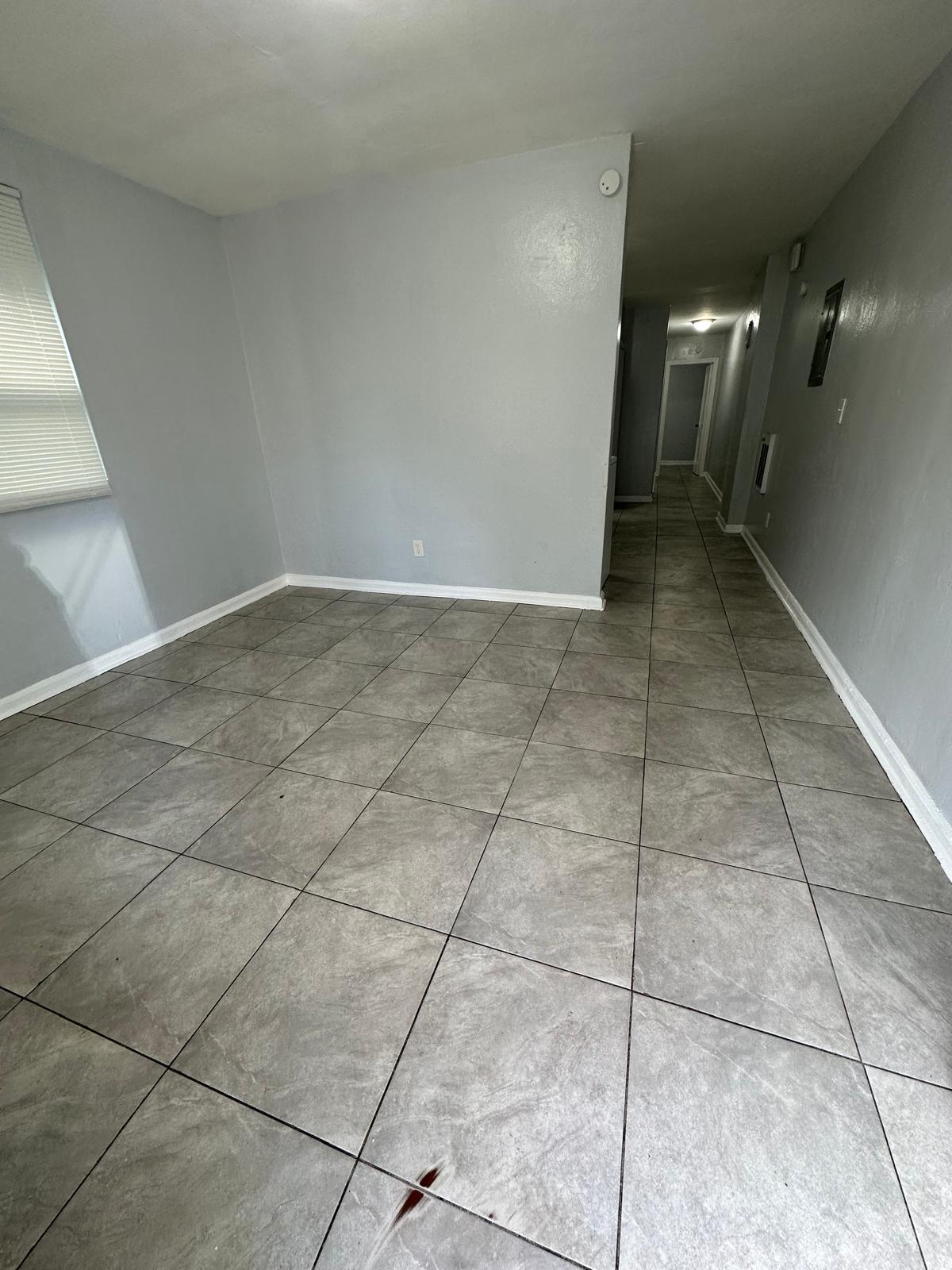 Building Photo - 1046 W 8th St