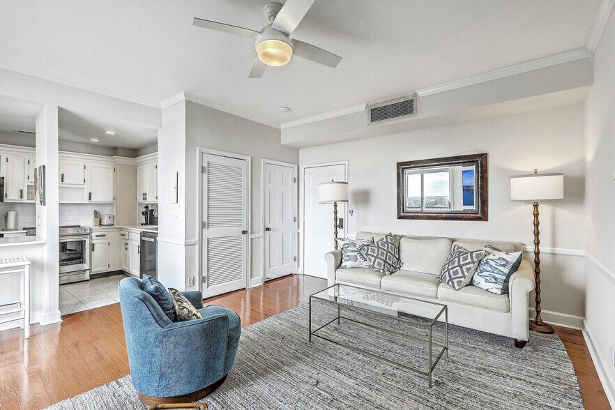 Primary Photo - 14 Murray Blvd