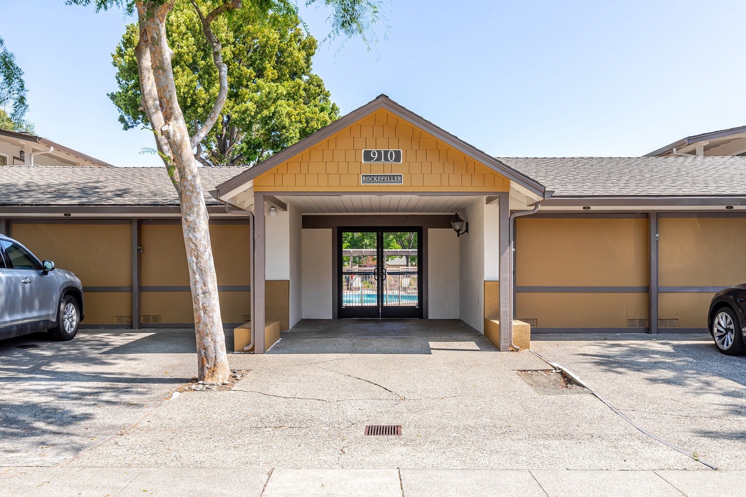 Building Photo - 910 Rockefeller Dr