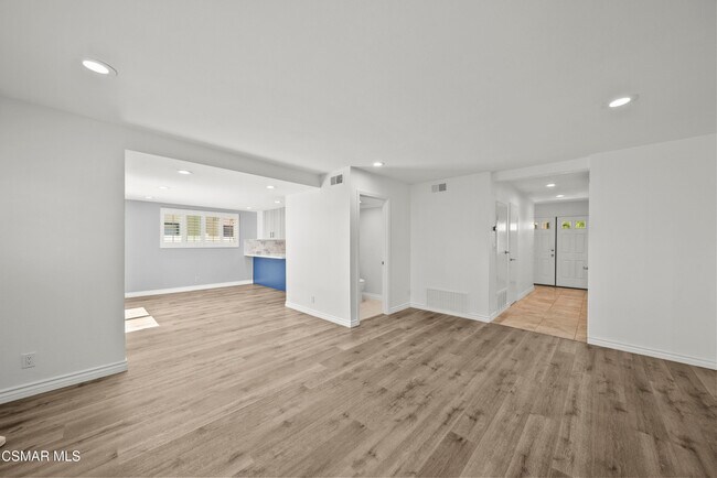 Building Photo - 736 Masterson Dr