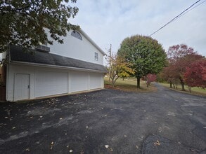 Building Photo - 105 Becky Dr