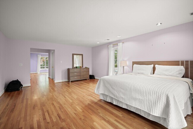 Building Photo - 9809 Hall Rd