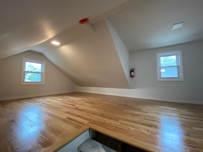 Building Photo - 215 Borden Ave