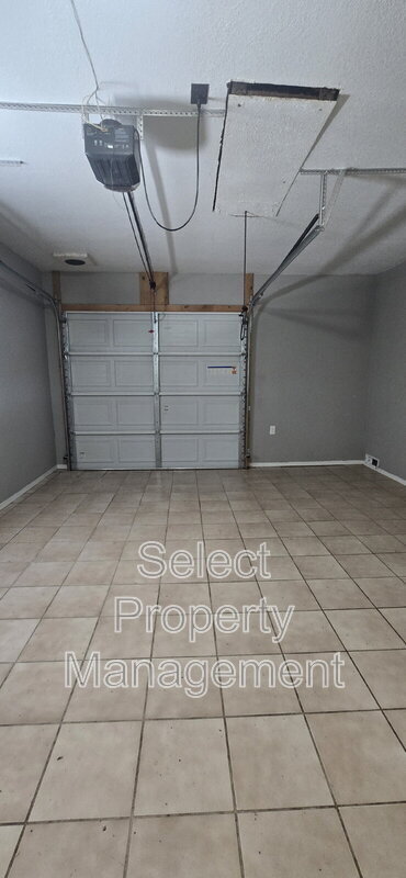 Building Photo - 2327 Deerwood Dr