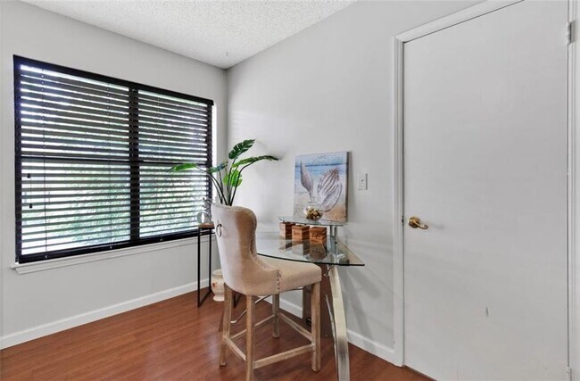 Building Photo - 2411 Huntingdon Chase