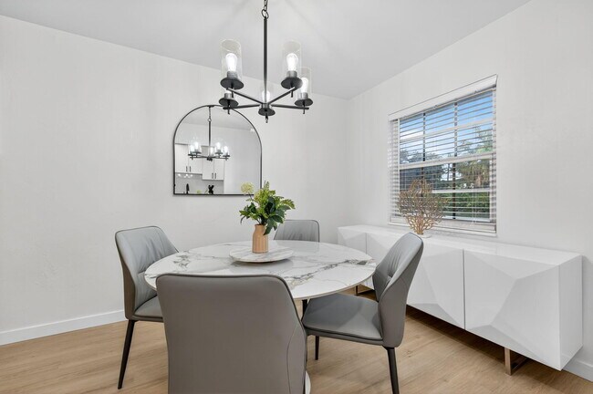 Building Photo - 800 Tropic Isle Dr