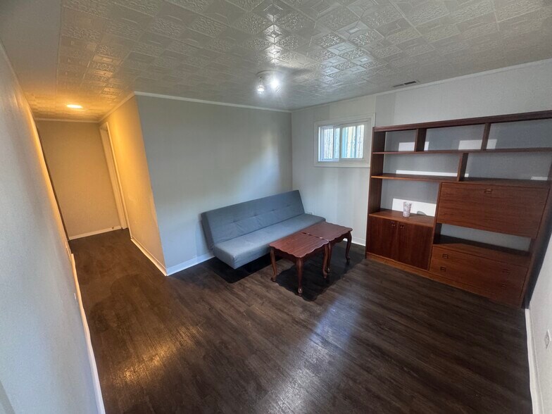 Building Photo - 555 Baxter Ln