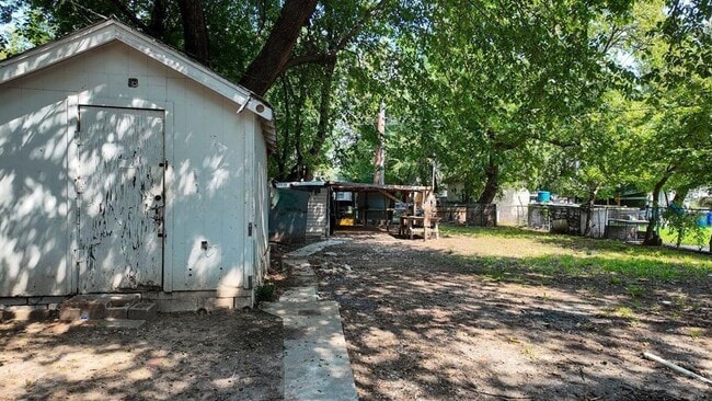 Building Photo - 3615 SW 40th St