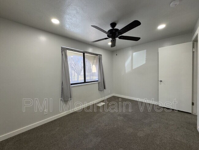 Building Photo - 1520 Merlin Dr