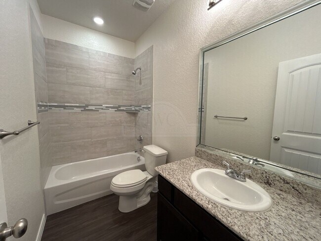 Building Photo - 5112 Rose Gdn Lp