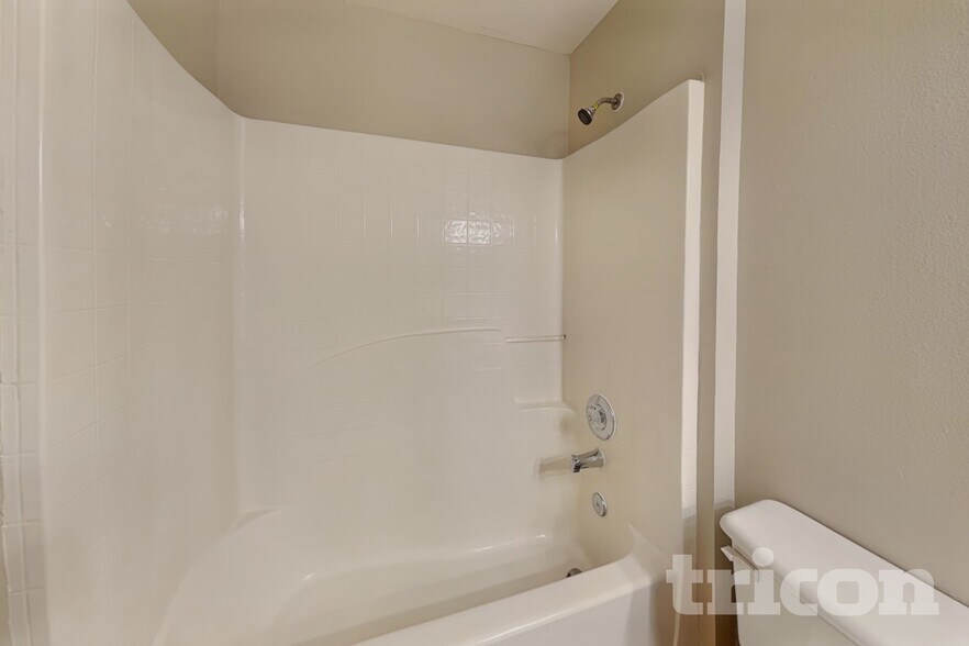 Building Photo - 13049 Waterbourne Dr