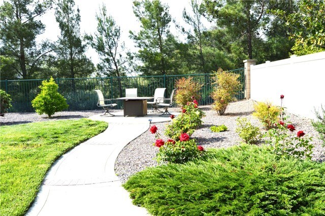 Building Photo - 1745 S Forest Oaks Dr