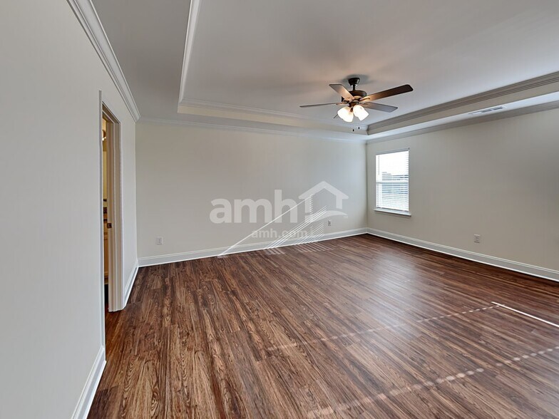 Building Photo - 1331 Lomond Dr