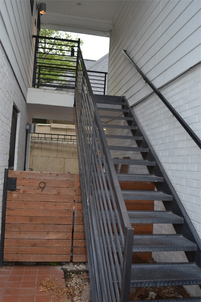 Building Photo - 1710 Brun St