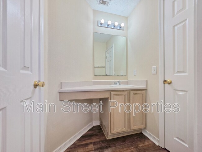Building Photo - 1057 Freeboard Blvd