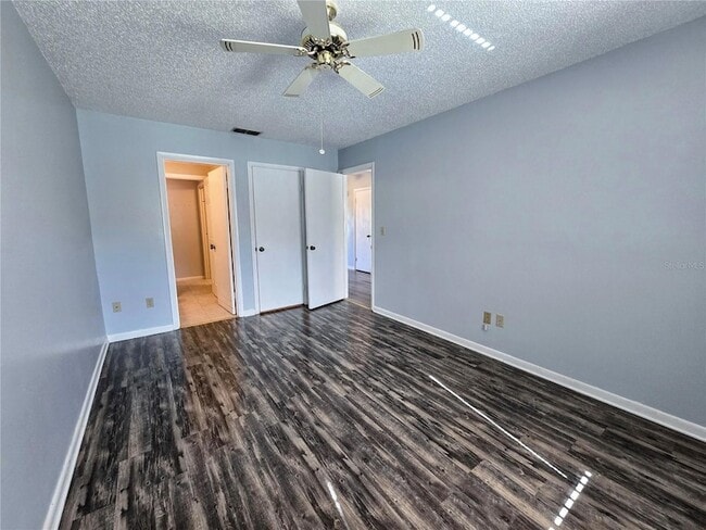 Building Photo - 520 Fairways Cir
