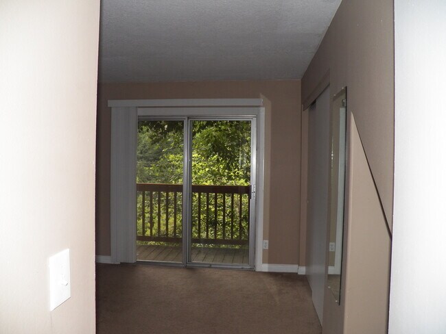 Building Photo - Southwest Portland Condo with views!