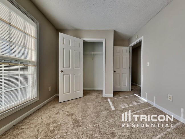 Building Photo - 1619 Spring Hill Ct