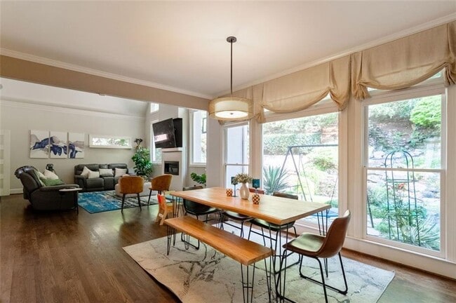 Building Photo - 3850 Glenhurst Dr