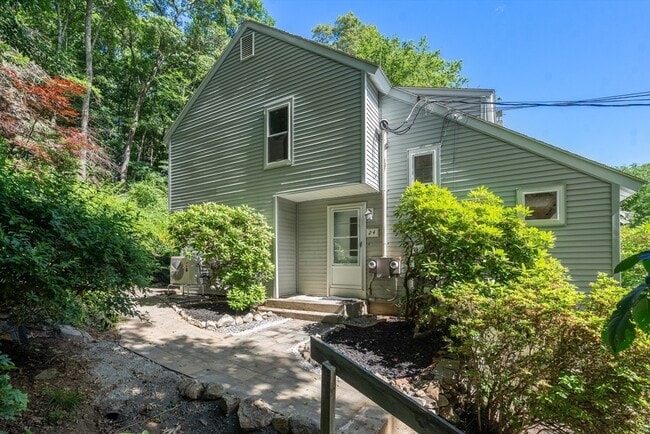 Building Photo - 24 Speen St