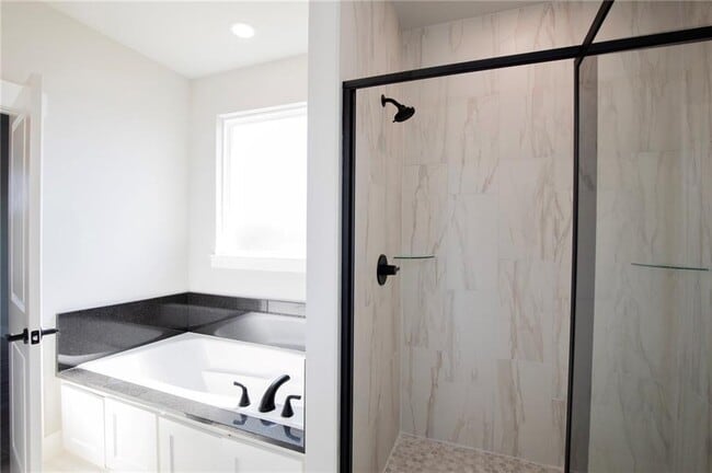 Building Photo - 300 White Oak St