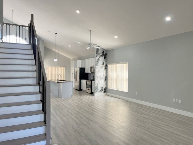 Building Photo - 212 Purslane Pass