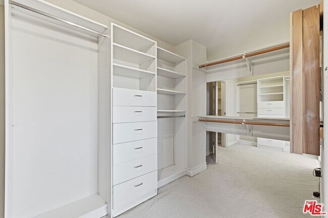 Building Photo - 6003 County Oak Rd