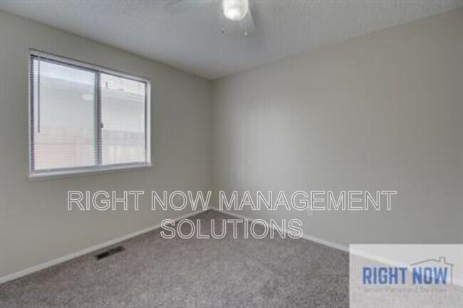 Building Photo - 2708 S Kerr St