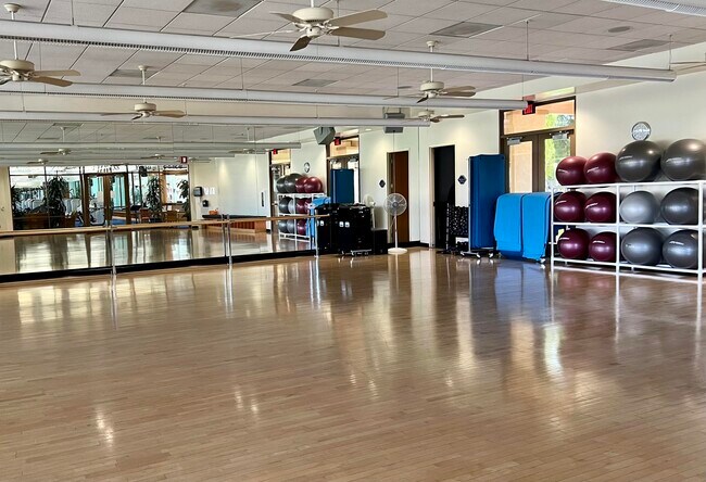 Building Photo - 80528 Avenida San Fernando