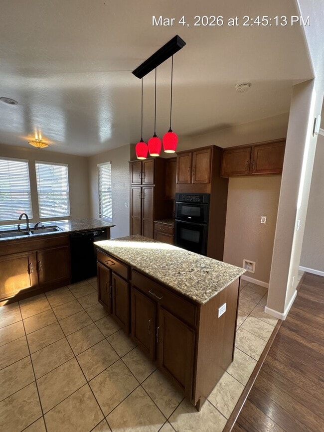 Building Photo - Gorgeous NW Visalia home located in Avalon gated community!  Available Now !!